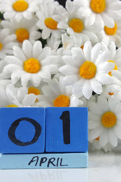istock April calendar with daisies 1402697706