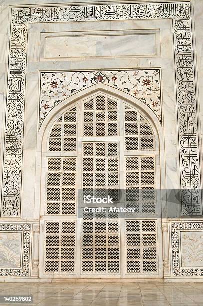 Porta De Taj Mahal - Fotografias de stock e mais imagens de Agra - Agra, Arco - Caraterística arquitetural, Arquitetura