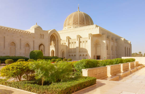 mosque cupola building architecture, muscat, oman, sultan qaboos grand mosque - islam mosque oman greater masqat imagens e fotografias de stock