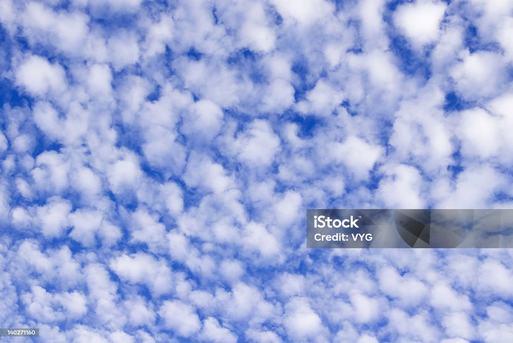 Céu azul com nuvens-fundo - Royalty-free Abstrato Foto de stock