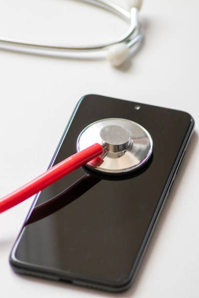 red stethoscope on black smartphone represents health records and digital patient records with mobile devices for digital doctors and digital diagnostic treatment with modern equipment and technology - doctor electronic organizer healthcare and medicine patient imagens e fotografias de stock