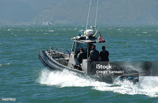 Photo libre de droit de Us Coast Guard En Vedette banque d'images et plus d'images libres de droit de Transport nautique - Transport nautique, Police, Surveillance