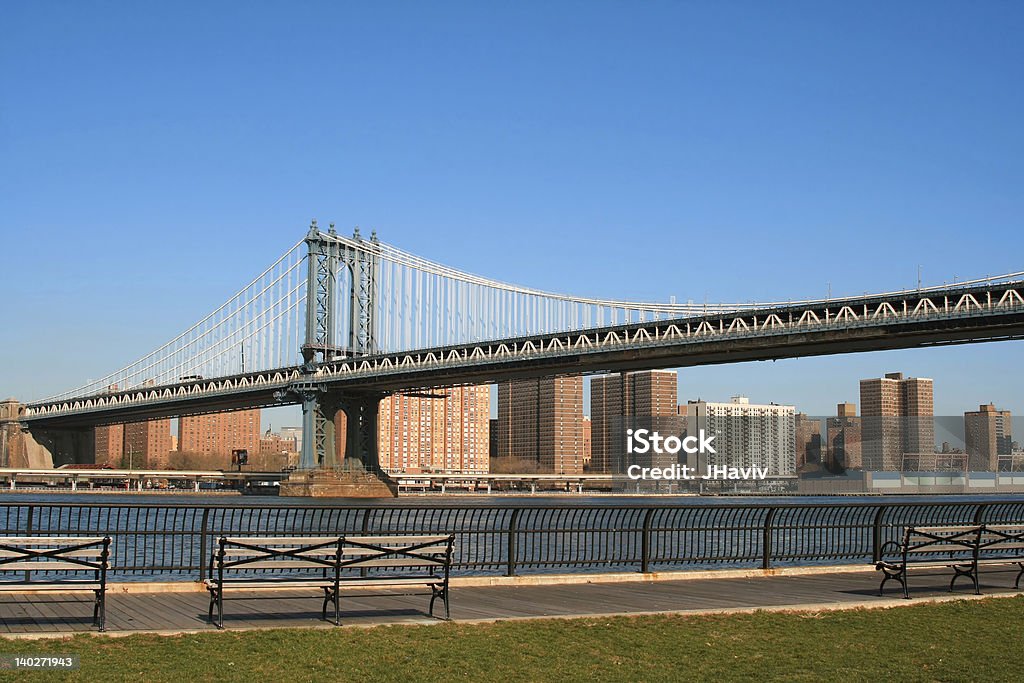 Manhattan bridge を渡り、ニューヨーク市 - つり橋のロイヤリティフリーストックフォト