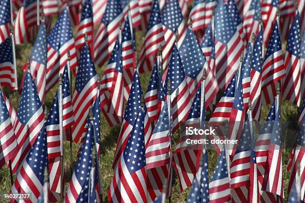 Amerykańskie Flagi Pole Marzeń - zdjęcia stockowe i więcej obrazów Budowla mieszkaniowa - Budowla mieszkaniowa, Wnętrze domu, Amerykańska flaga