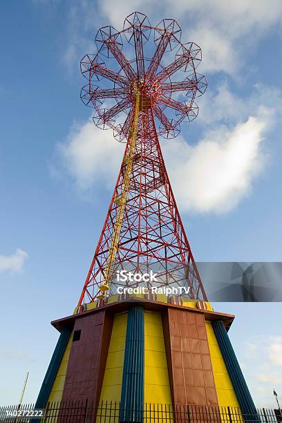 Photo libre de droit de Coney Island Parachute Jump banque d'images et plus d'images libres de droit de Attraction foraine - Équipement de loisirs - Attraction foraine - Équipement de loisirs, Brooklyn - New York, Coney Island