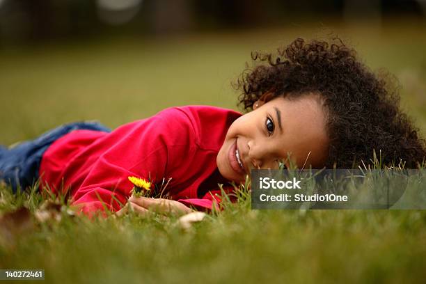 Afro Kind Stockfoto und mehr Bilder von Kind - Kind, Rot, Afrikanischer Abstammung