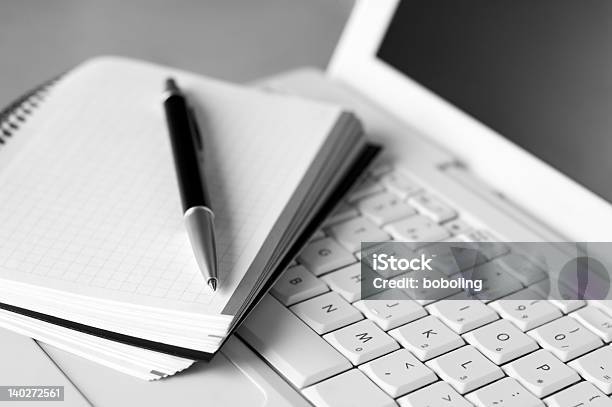 Dello Studio - Fotografie stock e altre immagini di Scrivere - Scrivere, Blocco per appunti, Industria elettronica