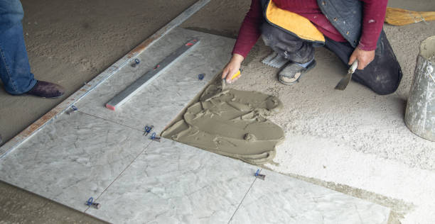 istock Laying floor ceramic tile. Renovating the floor 1402726057