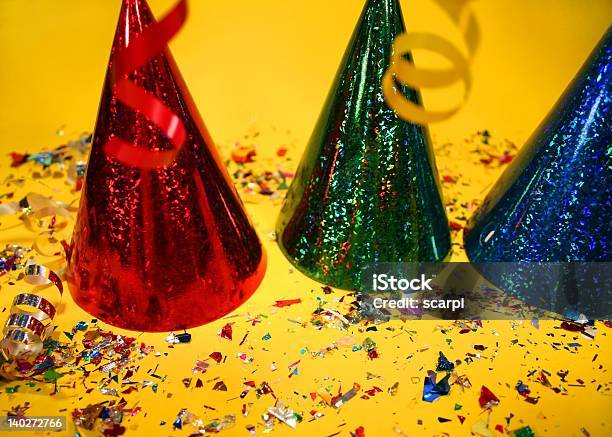 Chapéus De Festa - Fotografias de stock e mais imagens de Alegria - Alegria, Amarelo, Amizade