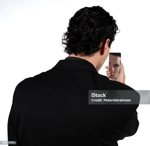 Homem Com Espelho - Fotografias de stock e mais imagens de Adulto - Adulto, Cabeça Humana, Contemplação