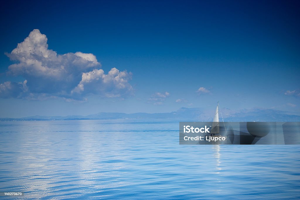 Boot Segeln in einem offenen Meer - Lizenzfrei Insel Korfu Stock-Foto