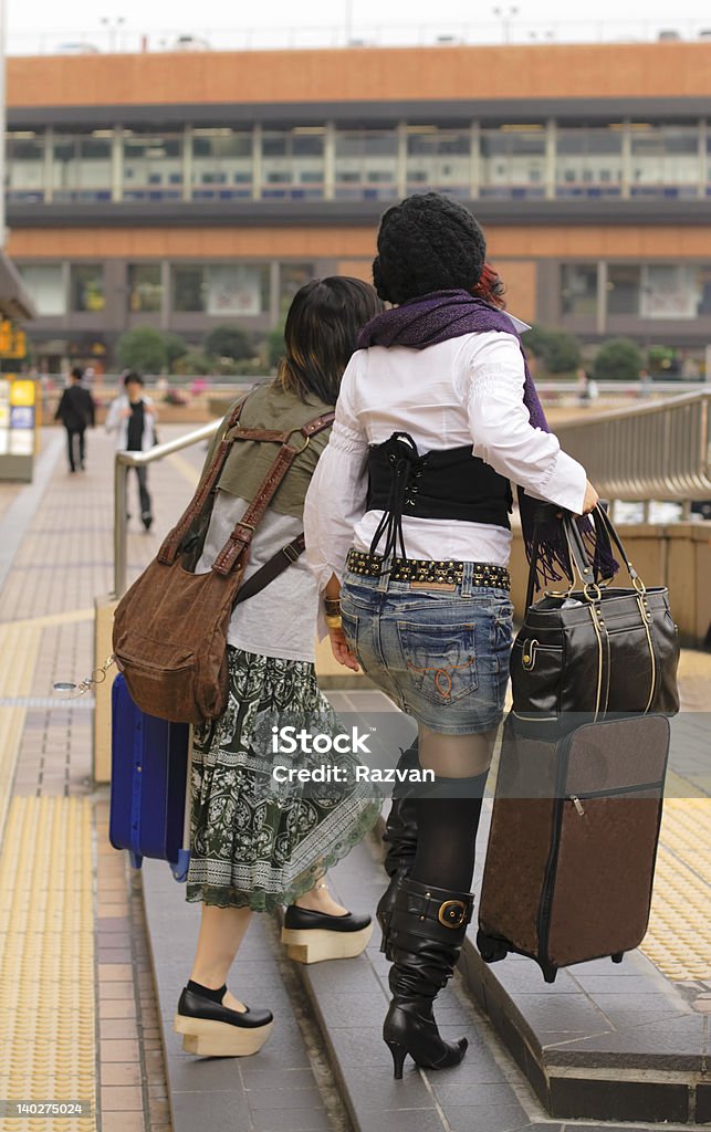 Moda femenina street - Foto de stock de A la moda libre de derechos