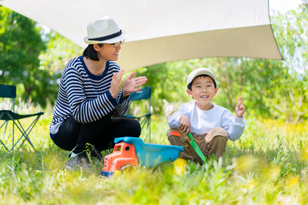 istock Mom and baby 1402750362