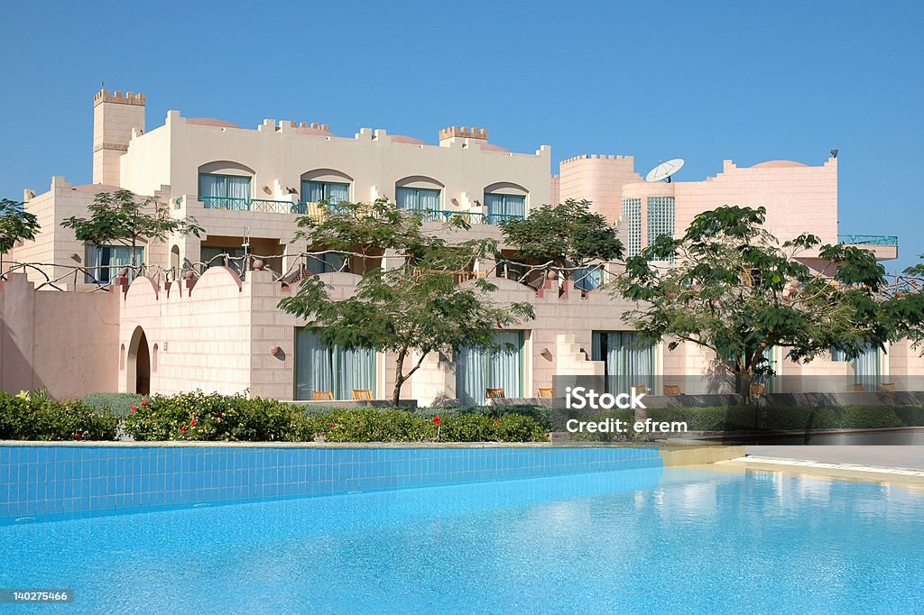 Edificio de estilo árabe - Foto de stock de Agua libre de derechos