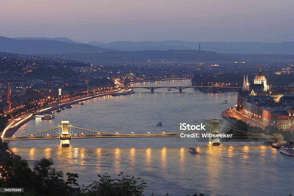ブダペストの街 - セーチェーニ鎖橋のロイヤリティフリーストックフォト