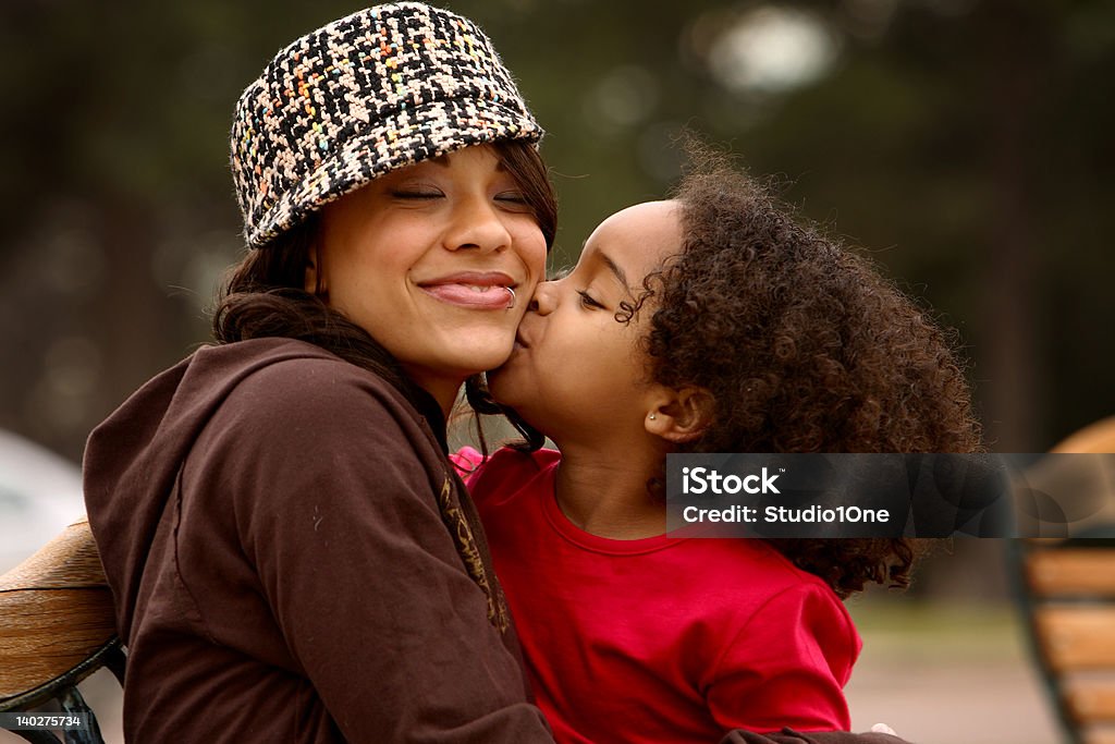Madre & niño - Foto de stock de Familia libre de derechos