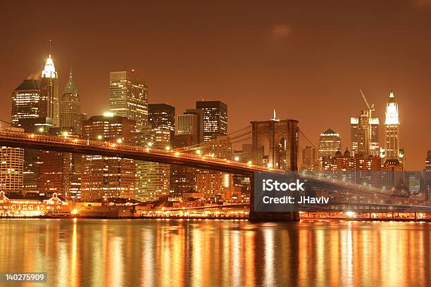 Ponte Di Brooklyn E Manhattan Skyline Notturna - Fotografie stock e altre immagini di Acqua - Acqua, Ambientazione esterna, Architettura