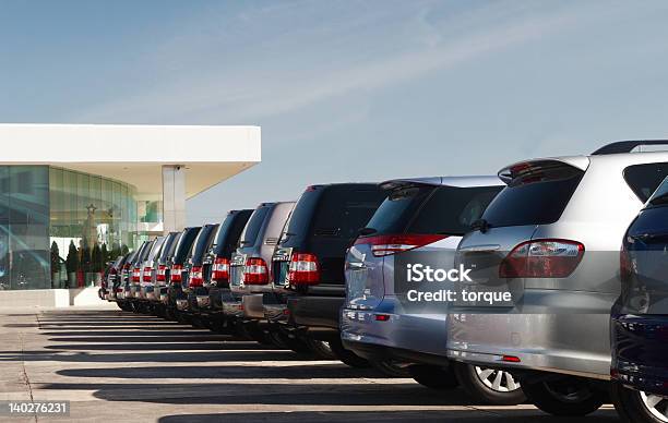 Foto de Utilitário Esportivo e mais fotos de stock de Showroom de Carros - Showroom de Carros, Carro, Veículo utilitário esportivo