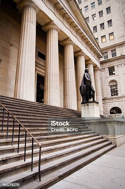 Wall Street De Nova Iorque - Fotografias de stock e mais imagens de Valores e Ações - Valores e Ações, Cidade de Nova Iorque, Coluna arquitetónica