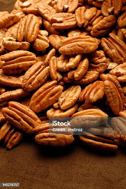 골든 지면 Pecans 갈색에 대한 스톡 사진 및 기타 이미지 - 갈색, 견과, 금색