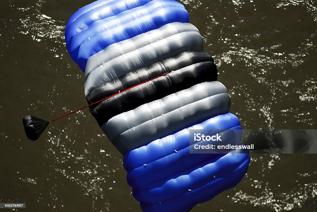 Ponticello di Base sul Fiume nuovo - Foto stock royalty-free di BASE jumping