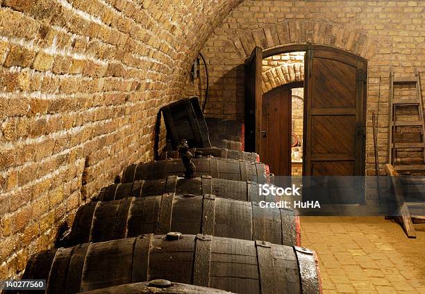 ワインセラーでのワイン樽 - アルコール飲料のストックフォトや画像を多数ご用意 - アルコール飲料, ハンガリー, ハンガリー文化