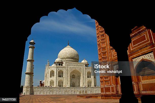 Taj Mahal Agra India Foto de stock y más banco de imágenes de Agra - Agra, Azul, Cielo