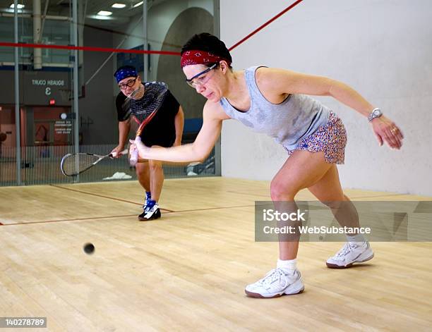 Mulher E Homem Jogando Abóbora - Fotografias de stock e mais imagens de Squash - Squash, Raqueta, Asiático e indiano