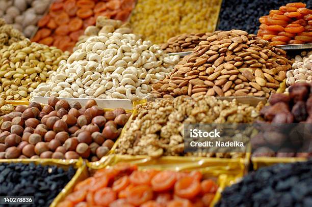 Frutos Secos Y Frutas Secas Foto de stock y más banco de imágenes de Almendra - Almendra, Caja, Albaricoque