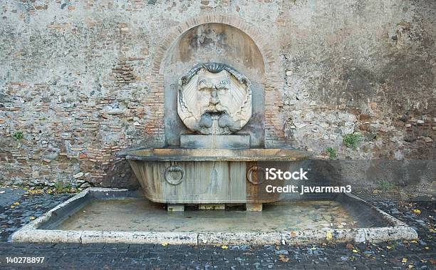 Foto de Roman Fonte e mais fotos de stock de Antigo - Antigo, Arcaico, Arte