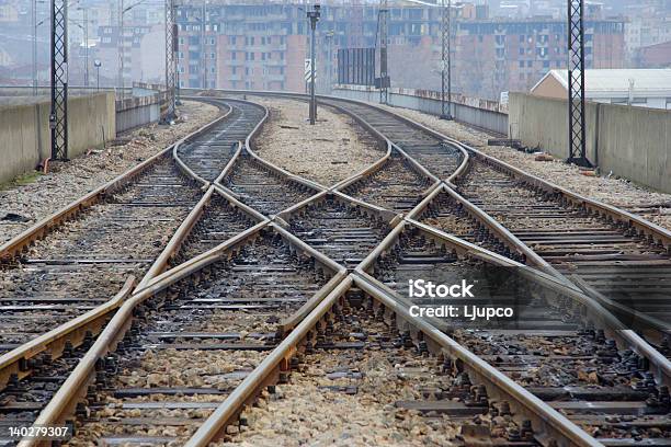 Vías De Ferrocarril En Skopje Macedonia Foto de stock y más banco de imágenes de Abstracto - Abstracto, Acero, Aire libre