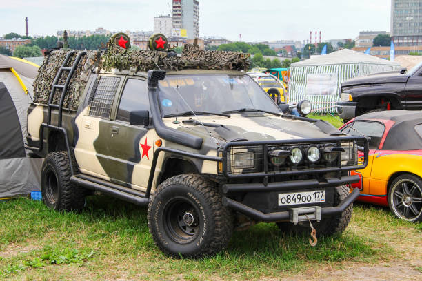 mitsubishi l200 - truck military armed forces pick up truck - fotografias e filmes do acervo