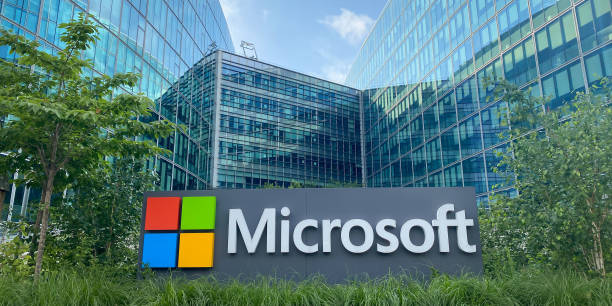 Entrance of Microsoft headquarters building in Issy les Moulineaux near Paris, France Entrance of Microsoft headquarters building in Issy les Moulineaux near Paris, France microsoft stock pictures, royalty-free photos & images