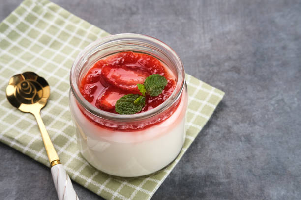 istock Sweet vanilla silky pudding dessert with strawberry sauce 1402838027