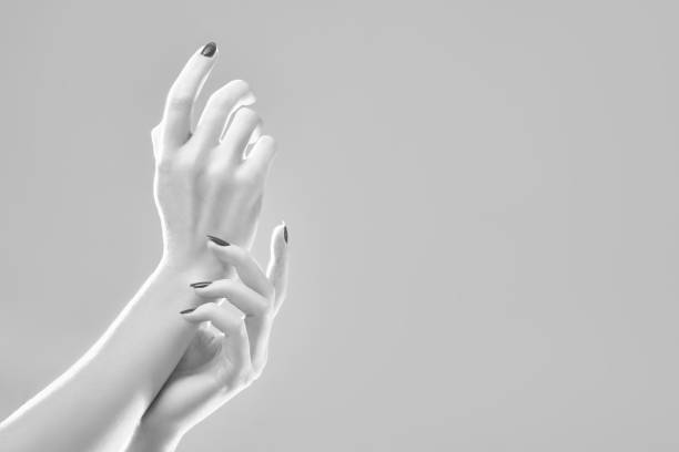 istock luxury female hand 1402842692