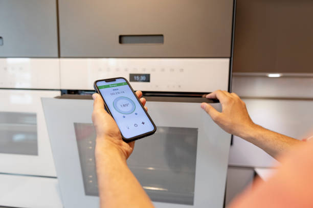 istock Oven Automation From Phone 1402843141