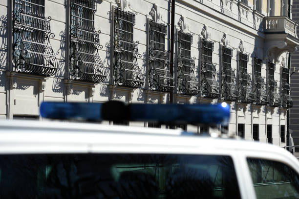 Federal Chancellery Row of windows at the federal Chancellery in Vienna, official residence of the Austrian Federal Chancellor, in the foreground the blue lights of a police car chancellor of germany photos stock pictures, royalty-free photos & images