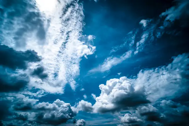 white fluffys clouds sky background with blue sky background