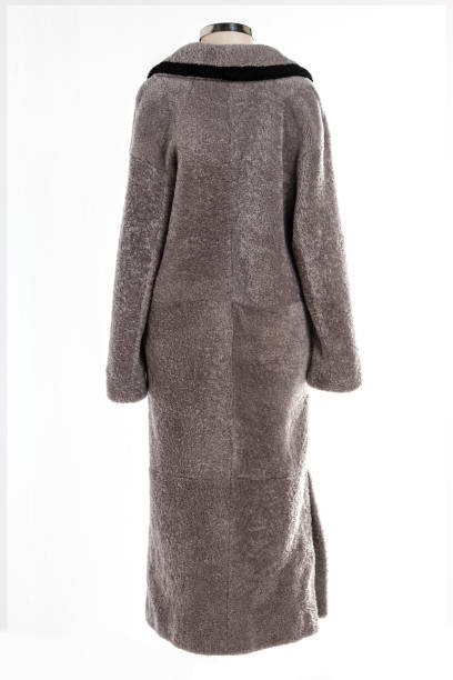istock Expensive fur coats collection on a mannequin. 1402859807