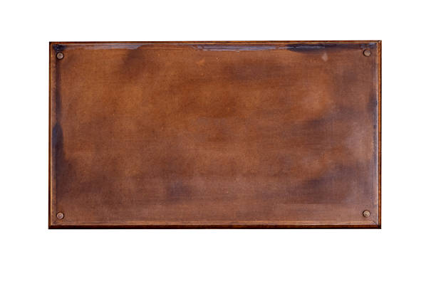 натуральная металлическая бронзовая пластина, железная винтажная доска, изолированная на белом - metal rusty textured textured effect стоковые фото и изображения