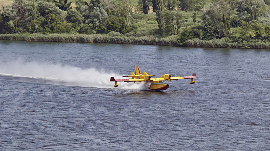 bombardier 415 amphibious aircraft, during the water loading phase in a lake