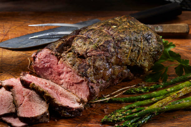 중간 희귀 한 트라이 팁 로스트 - sirloin steak 이미지 뉴스 사진 이미지