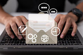 e-mail-nachricht-e-mail-benachrichtigungsdienst-neue-eingehende-sms-umschlag-soziales-netzwerk.jpg?b=1&s=170x170&k=20&c=HltVjQHnJg29NQv5BeVWWYQBMIAAxJH6TnCbtUezVng=