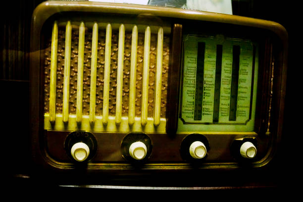 istock Old-fashioned radio set, close-up view. 1402885209