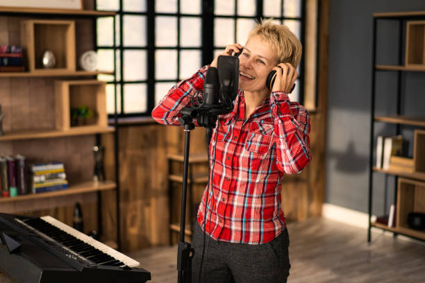 istock A female artist singing into a microphone 1402903058