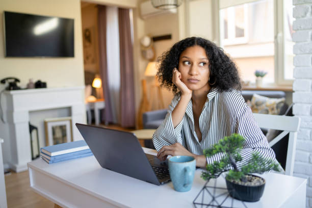 istock Woman looking bored sitting at desk 1402904955