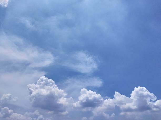 White cumulus occurs during the middle of the day. White cumulus occurs during the middle of the day. stratosphere meteorology climate air stock pictures, royalty-free photos & images