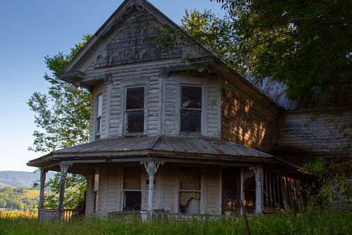 An abandoned rural house, in a serious state of disrepair.