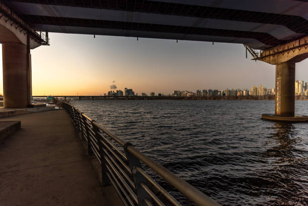 istock Mapo Bridge over the Han River in Seoul South Korea 1402982334