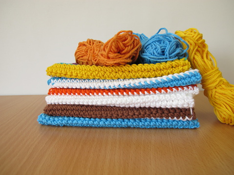 Reusable crocheted and knitted dishcloths from wool scraps - Wiederverwendbare gehäkelte und gestrickte Spültücher aus Wollresten